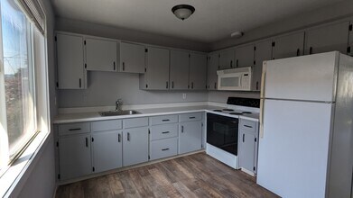 2910 SE Gladstone St, Unit 2 in Portland, OR - Building Photo - Building Photo