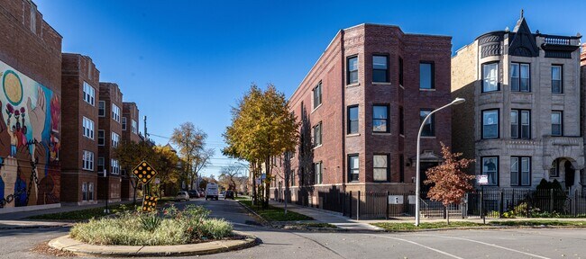 property at 2606 W Le Moyne St