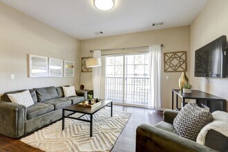 Maywood Apartments in Champaign, IL - Foto de edificio - Building Photo
