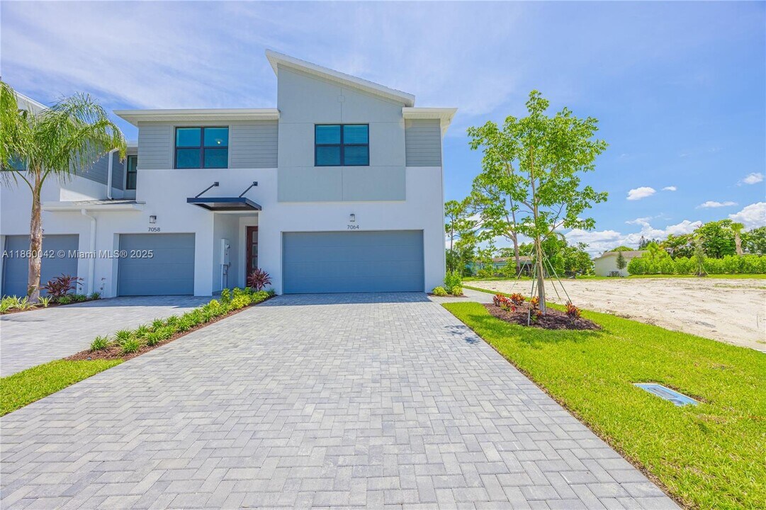 7064 Channing Ave in Greenacres, FL - Building Photo