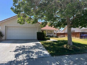 15571 Amber Pointe Dr in Victorville, CA - Building Photo - Building Photo