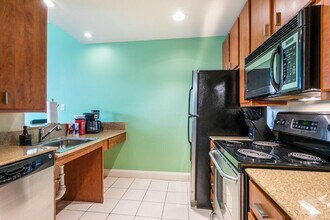 925 Common St in New Orleans, LA - Foto de edificio - Building Photo