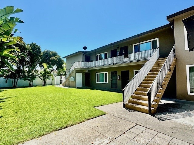 property at 1835 W Crestwood Ln