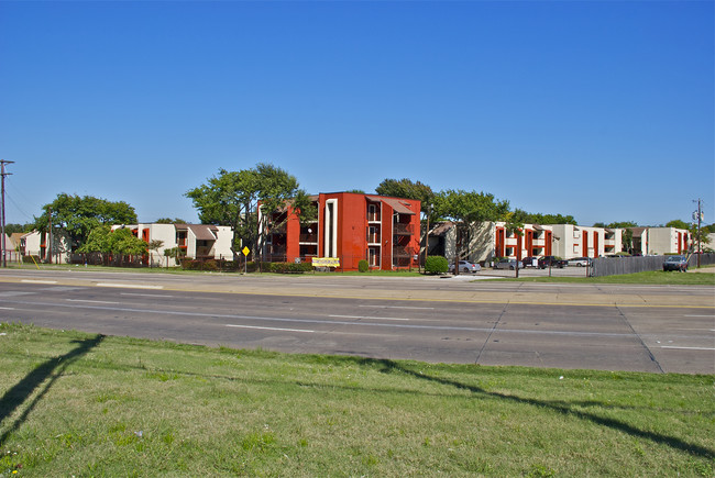 Casa Bella in Dallas, TX - Foto de edificio - Building Photo