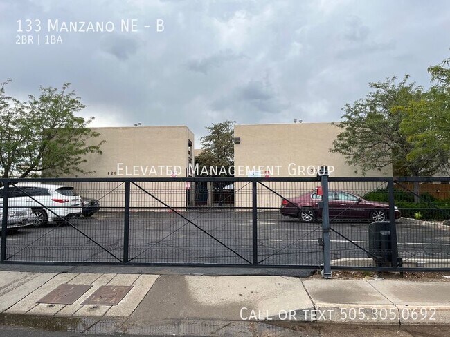 133 Manzano St NE, Unit B in Albuquerque, NM - Building Photo - Building Photo