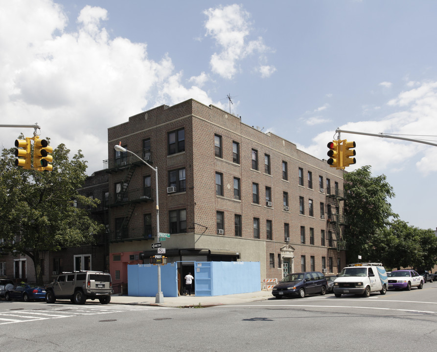 1657 8th Ave in Brooklyn, NY - Foto de edificio