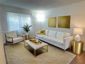 17255 SW 95th Ave in Palmetto Bay, FL - Building Photo - Building Photo