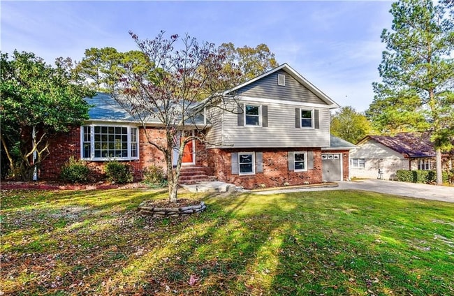 233 Vivian Dr in Fayetteville, NC - Foto de edificio - Building Photo