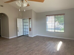 43205 Corte Almonte in Temecula, CA - Building Photo - Building Photo