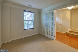 2704 Egret Way in Frederick, MD - Building Photo - Building Photo