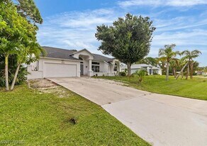 1040 Bay Harbor Dr in Englewood, FL - Building Photo
