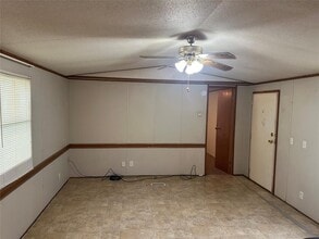 6920 Leann Ln in Wallis, TX - Building Photo - Building Photo