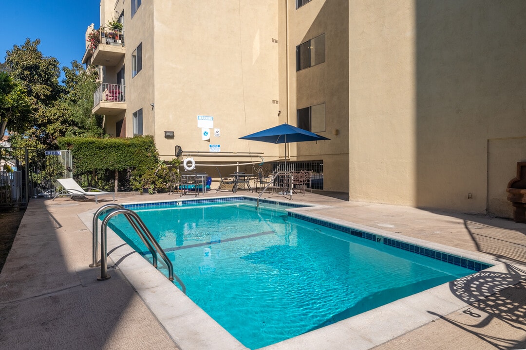 401 S Ardmore Ave in Los Angeles, CA - Building Photo