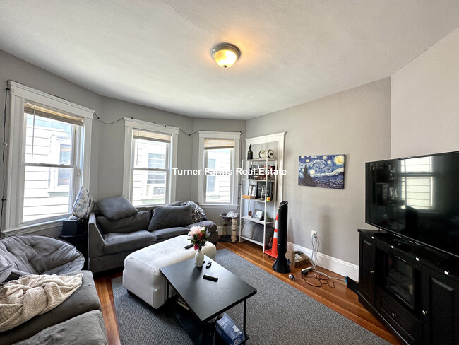 9 Taft St, Unit 3