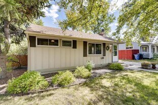 2280 S Linley Ct in Denver, CO - Building Photo