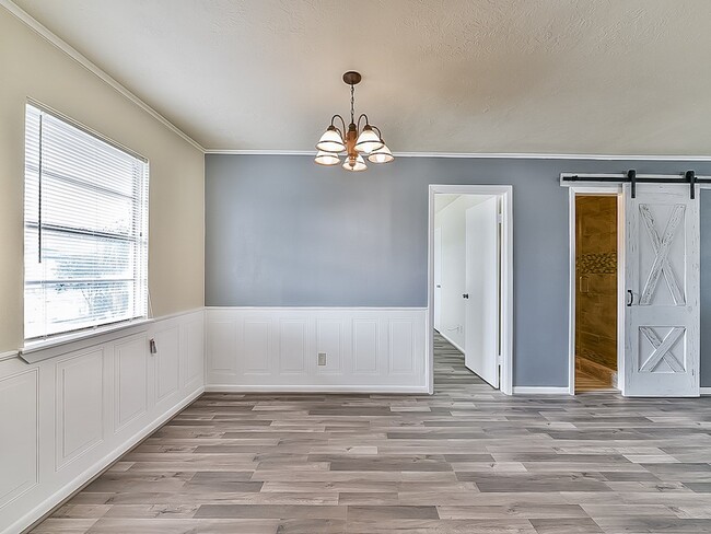 900 Bonita Dr in Hitchcock, TX - Building Photo - Building Photo