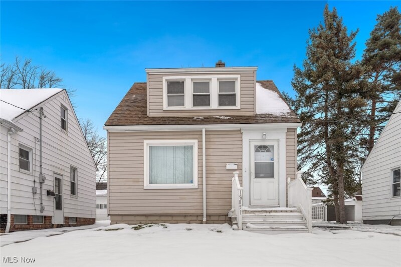 18851 Raymond St in Maple Heights, OH - Foto de edificio