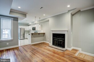 1813 Light St in Baltimore, MD - Foto de edificio - Building Photo