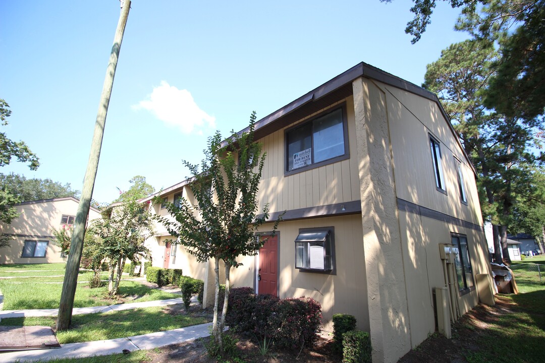 2300 SW 43rd St in Gainesville, FL - Building Photo