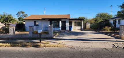 2126 E Hidalgo Vista in Tucson, AZ - Building Photo - Building Photo