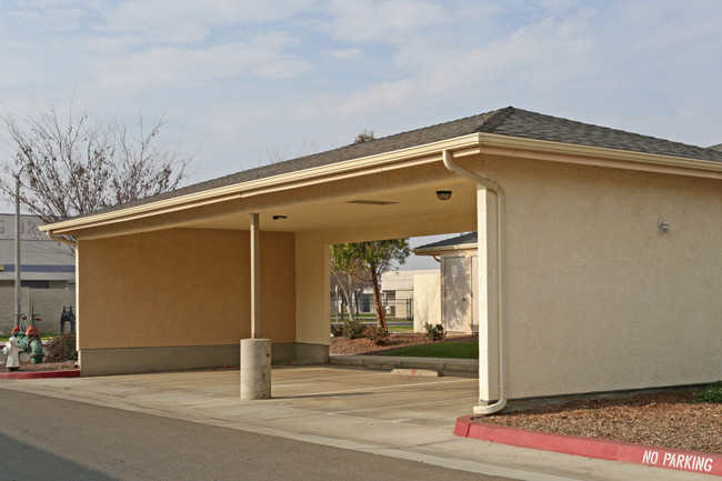 Hanford Apartments in Hanford, CA - Foto de edificio - Building Photo