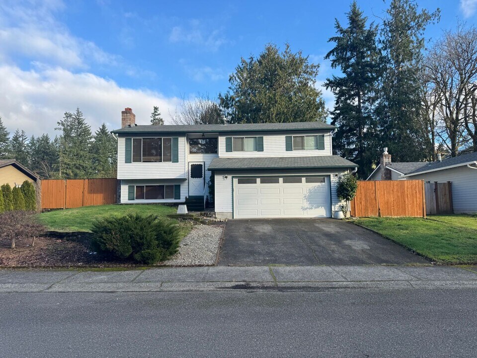 26216 196th Pl in Bothell, WA - Building Photo