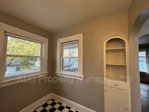 1109 42nd St in Des Moines, IA - Building Photo - Building Photo