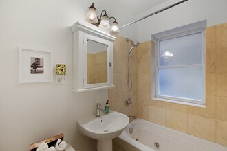 1624 W Olive Ave, Unit 2 in Chicago, IL - Foto de edificio - Building Photo