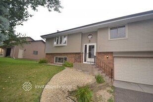 7897 Kingsview Ln N in Maple Grove, MN - Building Photo