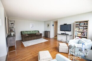 3950 N Lake Shore Dr, Unit 1928 in Chicago, IL - Building Photo