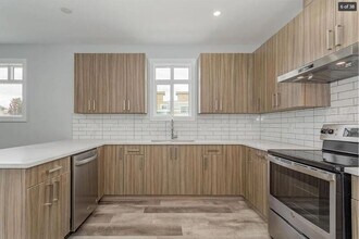 1046 Martin Ave in Kelowna, BC - Building Photo - Building Photo