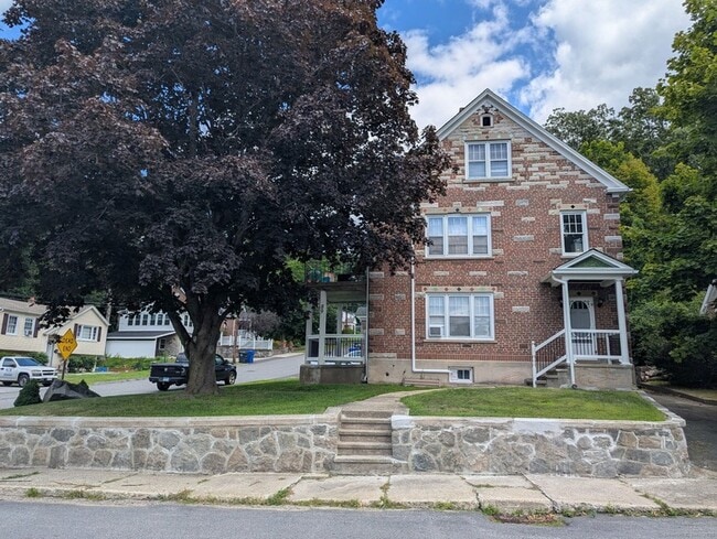 89 Hillside Ave in Torrington, CT - Building Photo - Building Photo