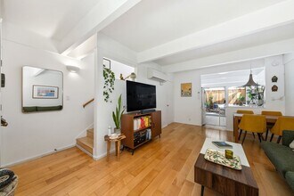 4040 Grand View Blvd, Unit 22 in Los Angeles, CA - Foto de edificio - Building Photo