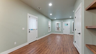 25 W 5th St in Fayetteville, AR - Foto de edificio - Building Photo