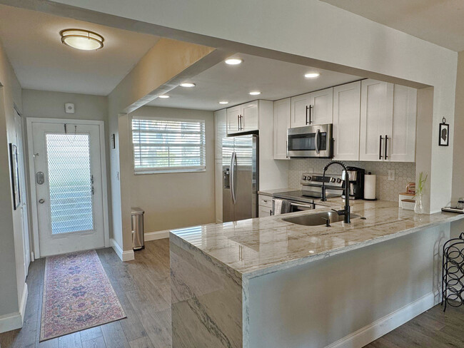 1701 NW 75th Ave, Unit 104 in Plantation, FL - Building Photo - Building Photo
