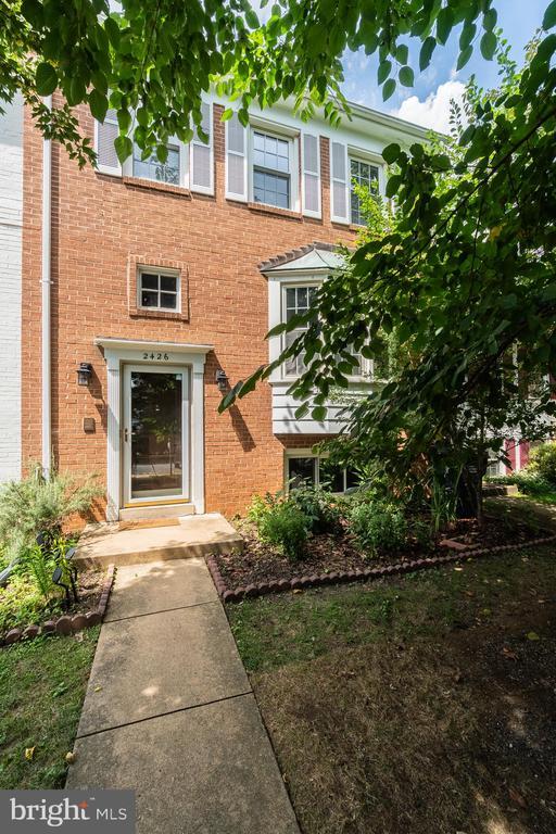 property at 2426 Falls Pl Ct