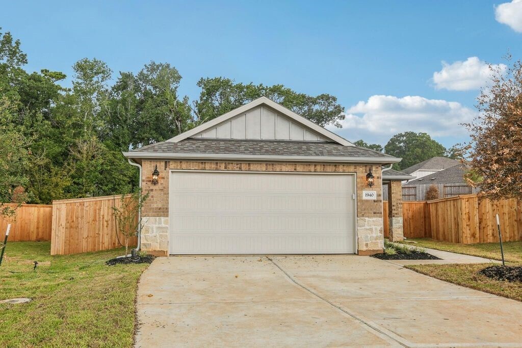 1940 Velvet Oak Ln in Conroe, TX - Building Photo