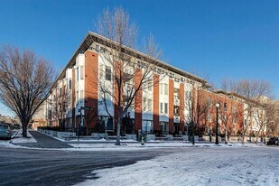 830 Centre Ave NE in Calgary, AB - Building Photo