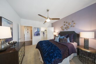 Verge in San Diego, CA - Building Photo - Building Photo