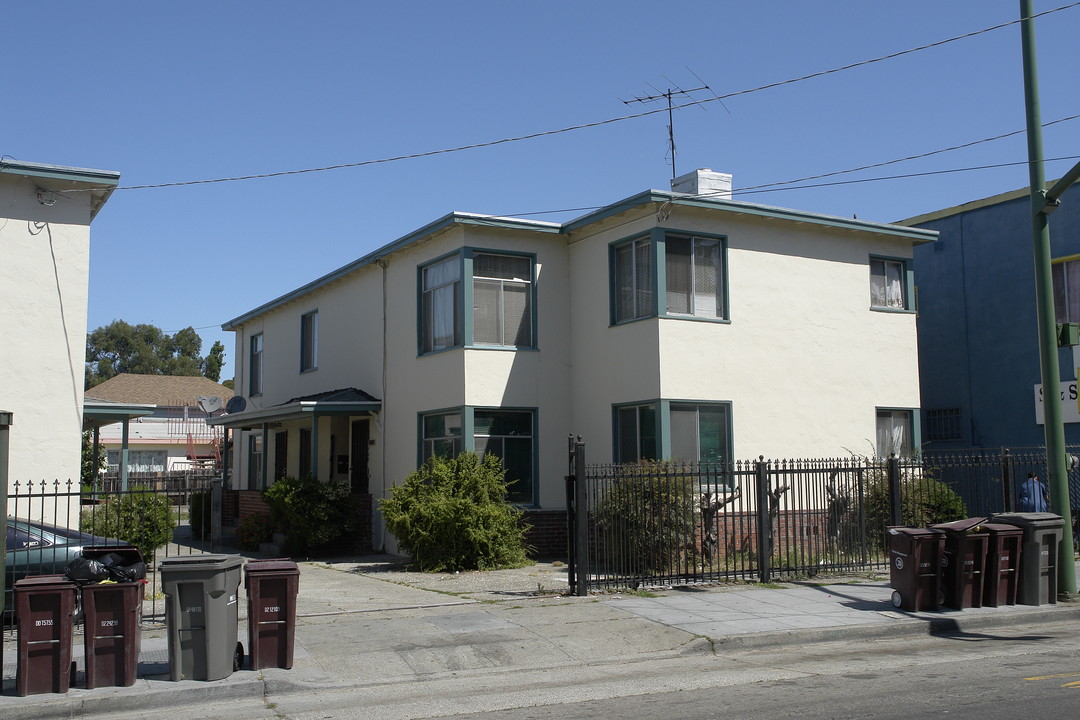 2217-2221 35th Ave in Oakland, CA - Building Photo