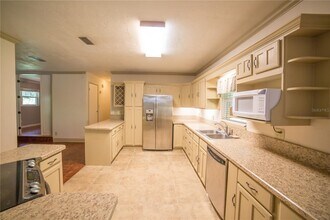 1009 NW 39th Dr in Gainesville, FL - Building Photo - Building Photo