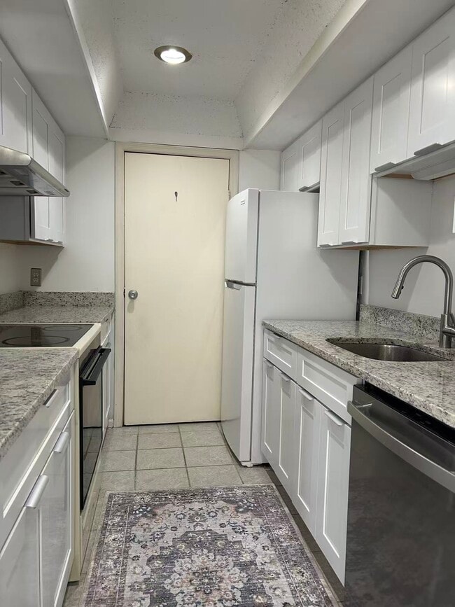 property at 991 Manor Ln