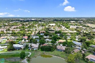 3060 NW 107th Ave in Coral Springs, FL - Foto de edificio - Building Photo