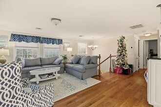 5 Leland Point Dr in Portsmouth, RI - Building Photo - Building Photo