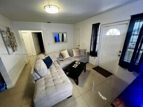 1715 NW 180th Terrace in Miami Gardens, FL - Building Photo - Building Photo