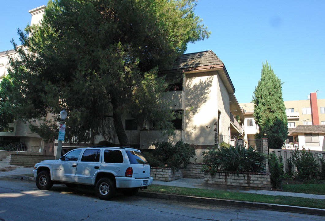 4429 Saugus Ave in Sherman Oaks, CA - Foto de edificio