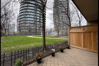 70 Absolute Ave in Mississauga, ON - Building Photo - Building Photo