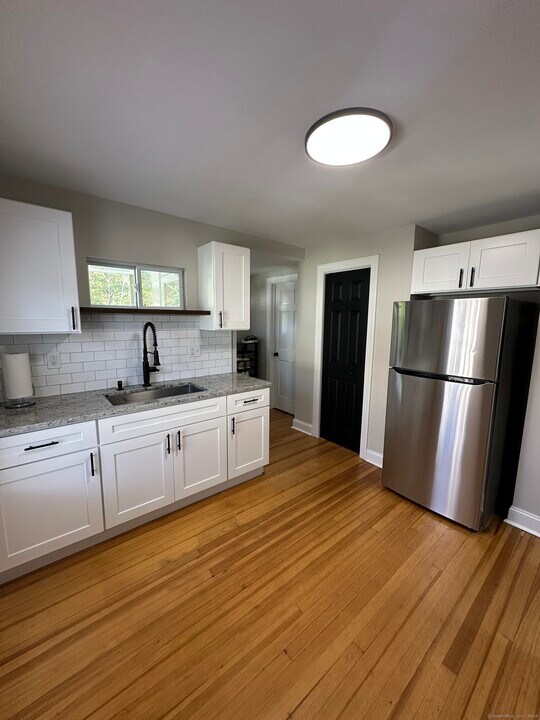 32 Wall St in Middletown, CT - Building Photo