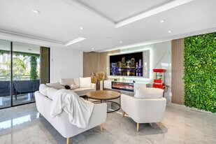 468 Golden Isles Dr in Hallandale Beach, FL - Building Photo