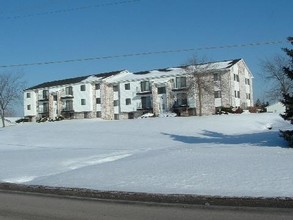 Greenbriar Apartments in Racine, WI - Foto de edificio - Building Photo